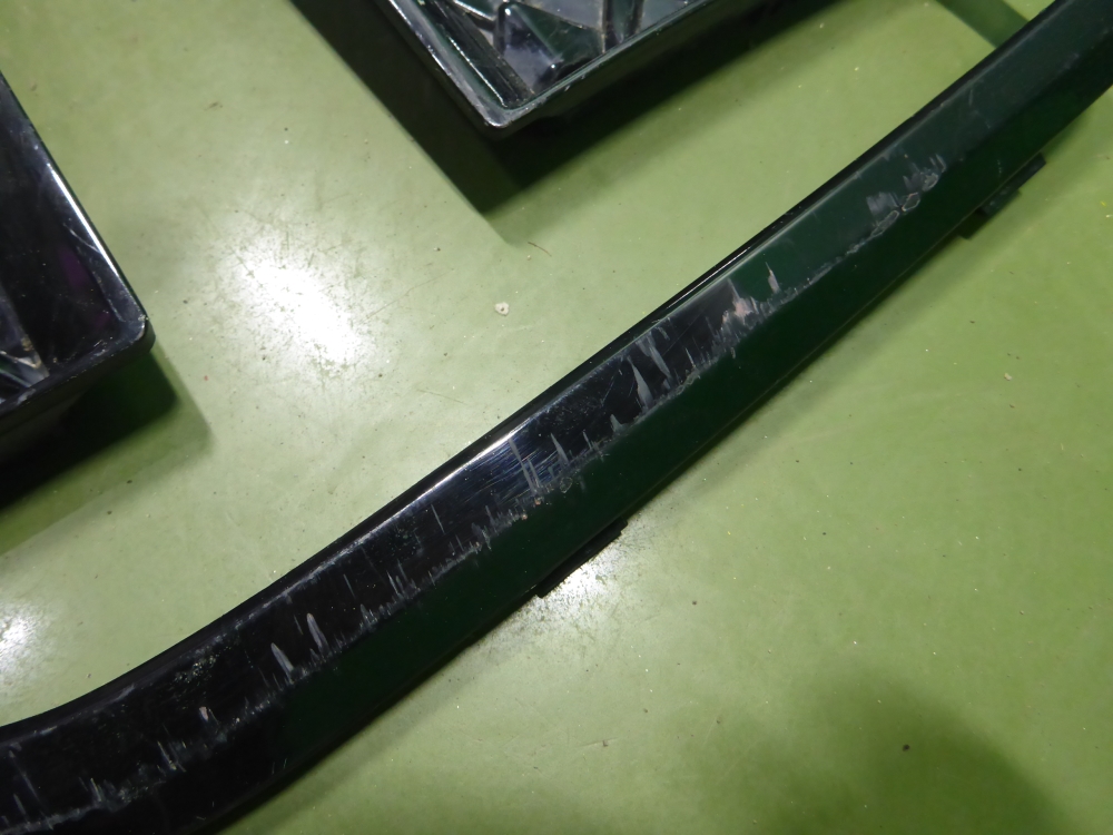 Рамка противотуманной фары левой