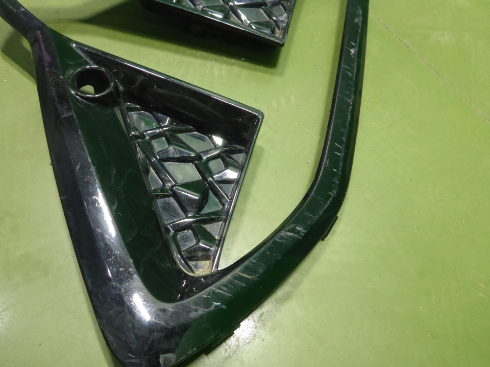 Рамка противотуманной фары левой