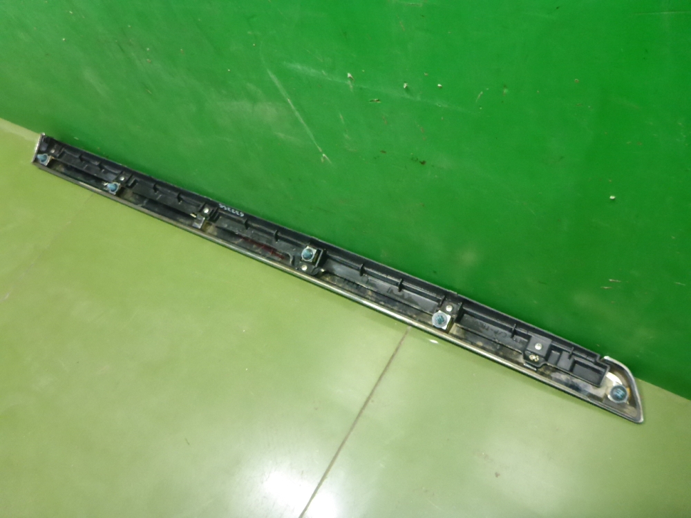 Накладка двери передней правой