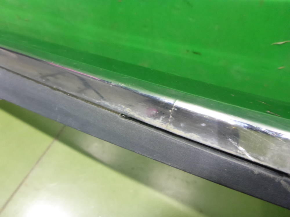 Накладка двери передней правой