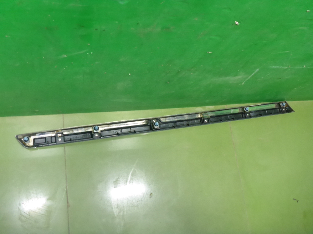 Накладка двери передней правой