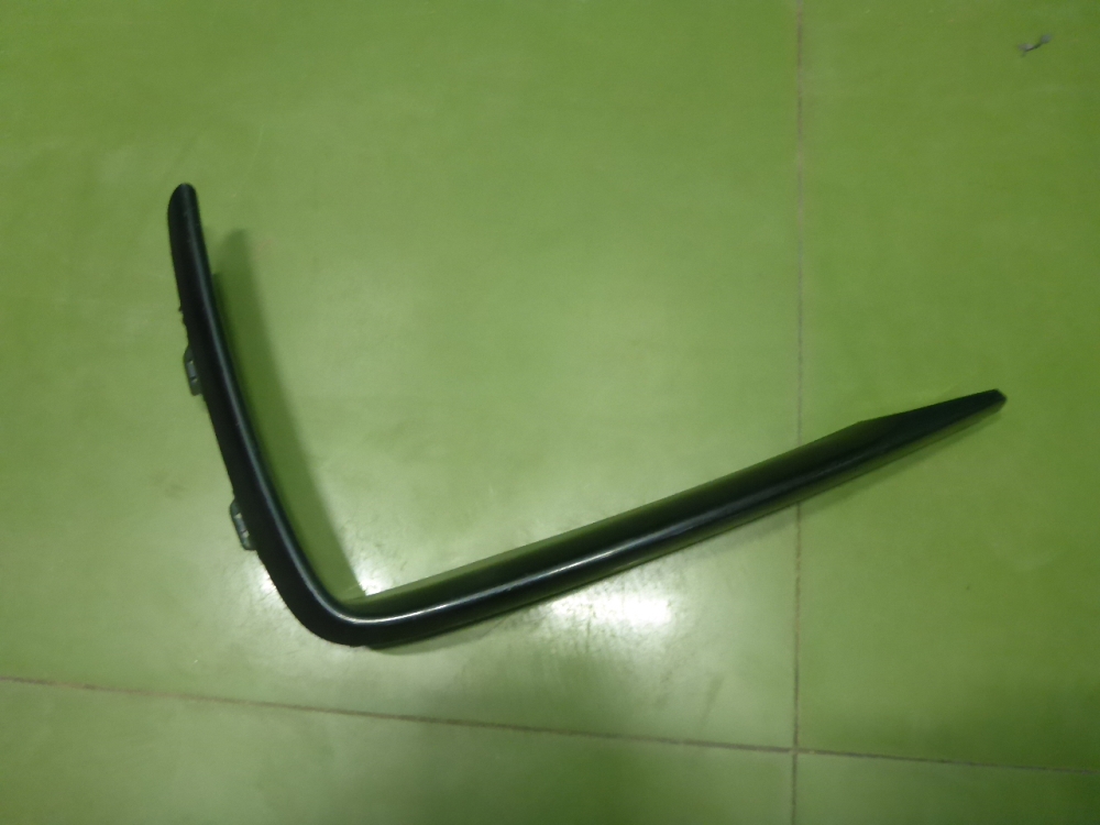 Накладка переднего бампера левая