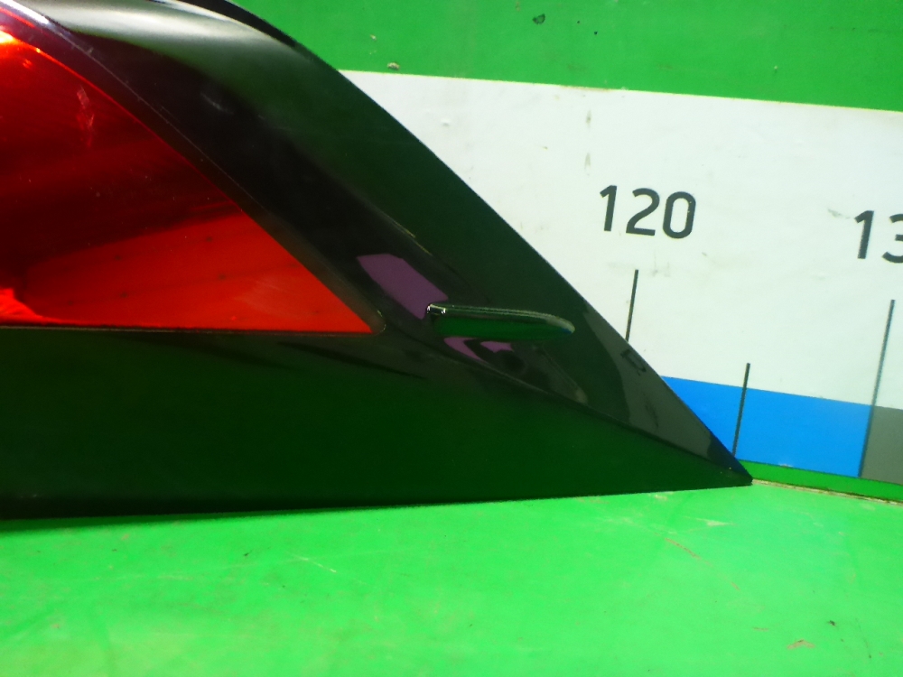 Фонарь задний наружный правый