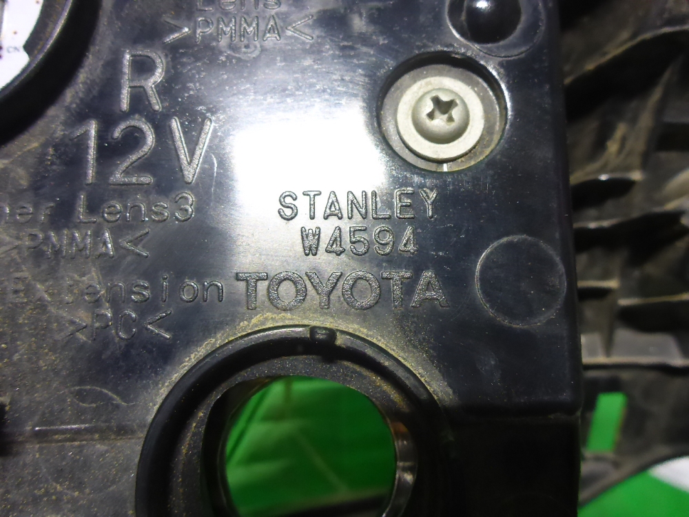 Фонарь задний наружный правый