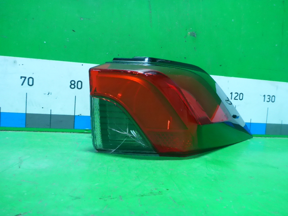 Фонарь задний наружный правый