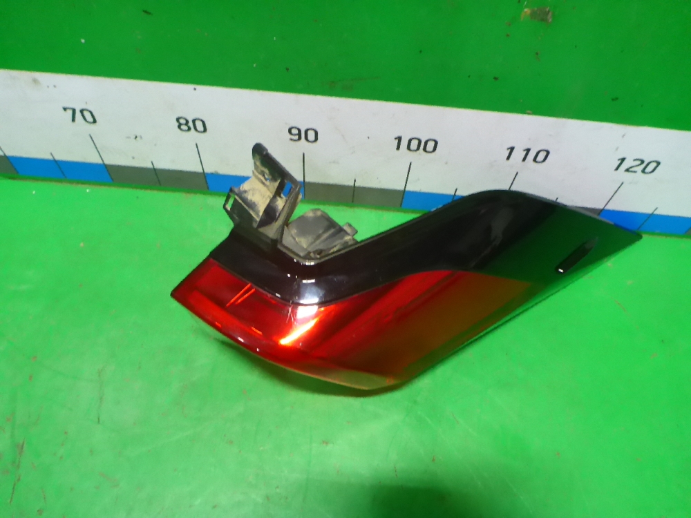 Фонарь задний наружный правый