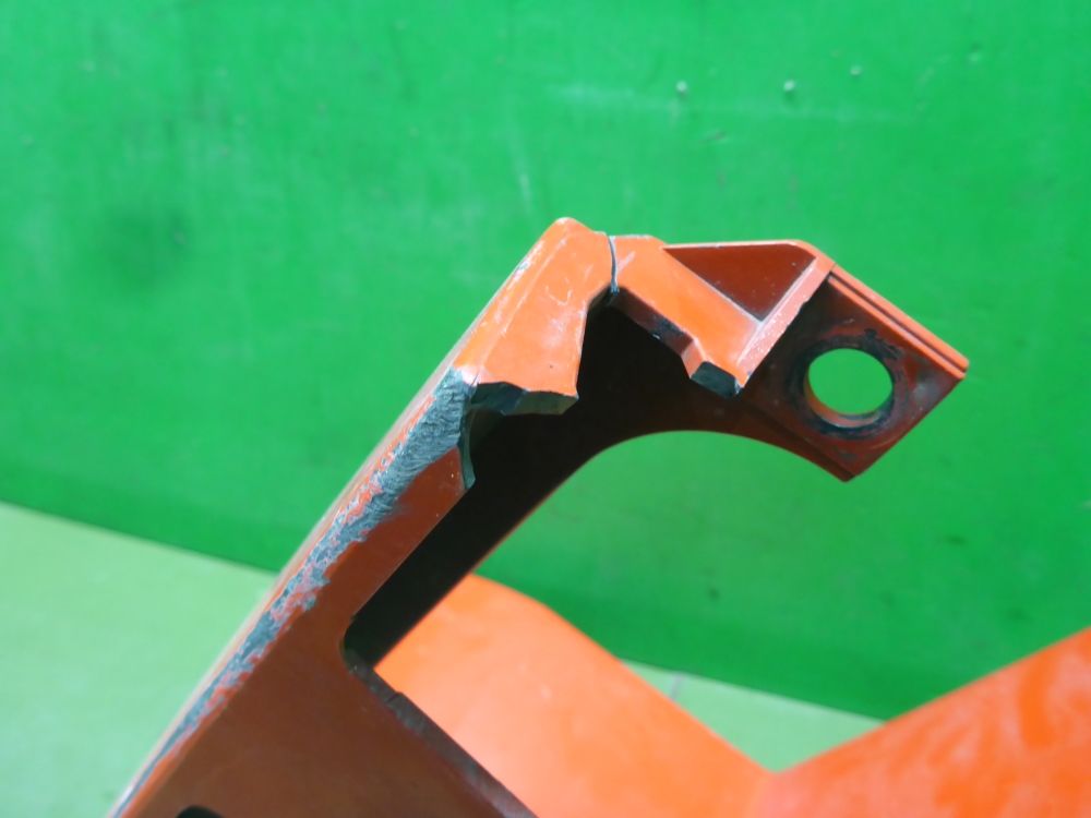 Подножка правая