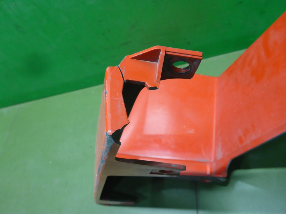 Подножка правая