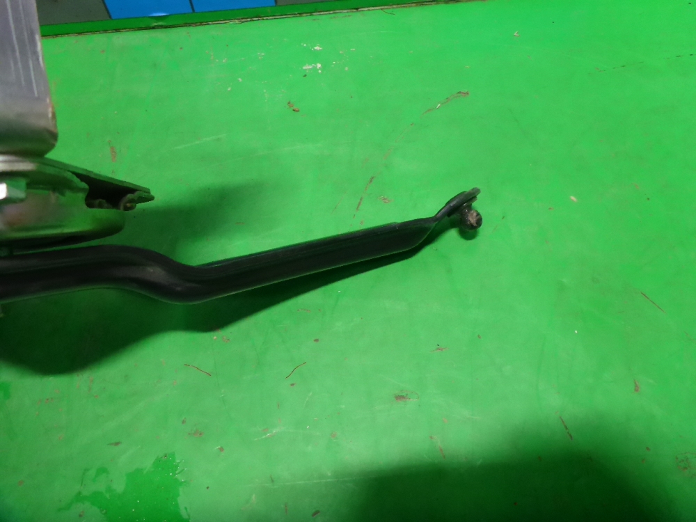 Механизм подъема двери багажника