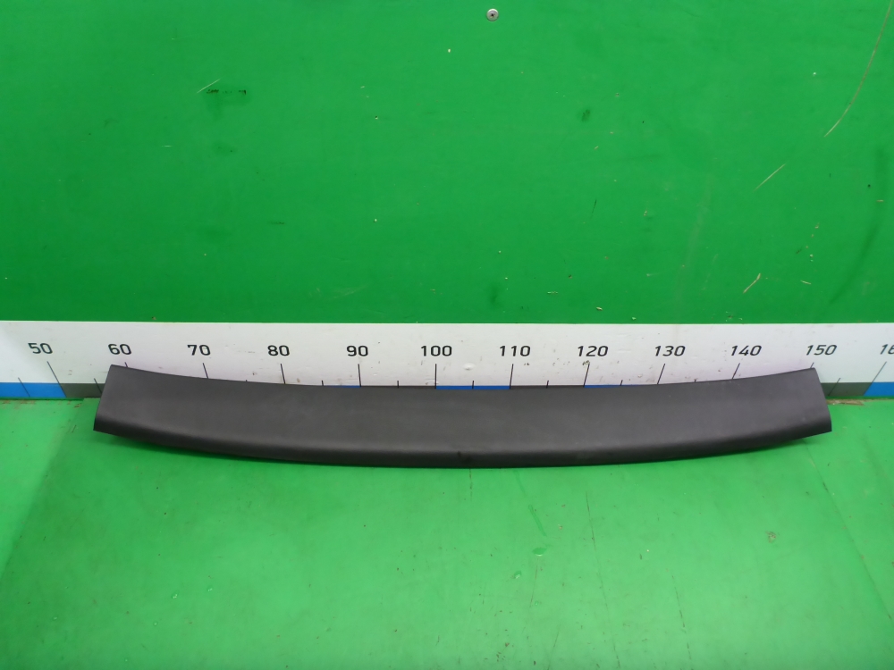 Обшивка двери багажника