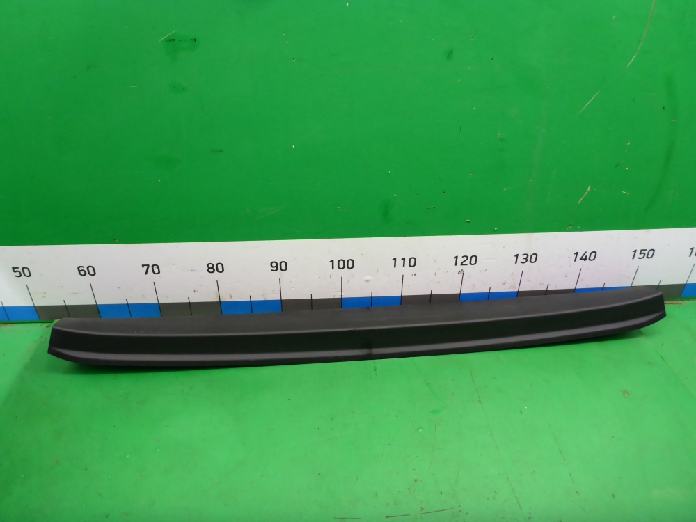 Обшивка двери багажника