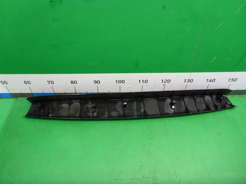 Обшивка двери багажника