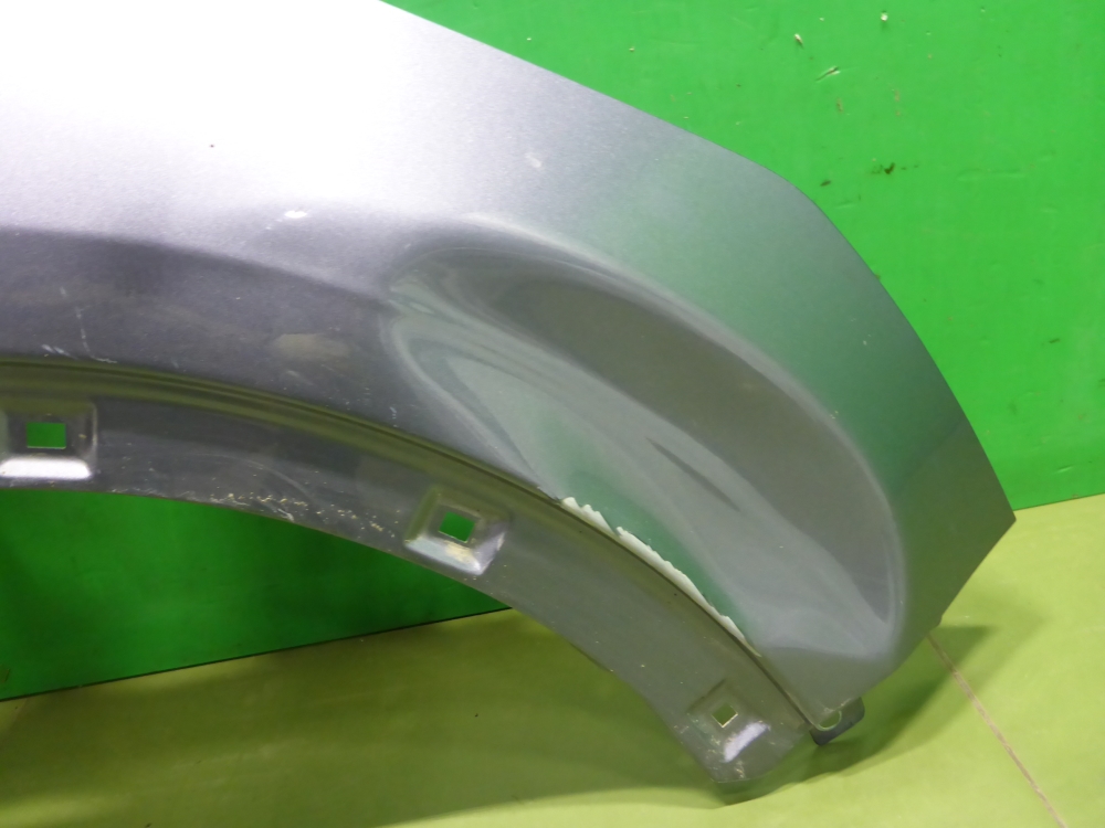 Крыло переднее правое
