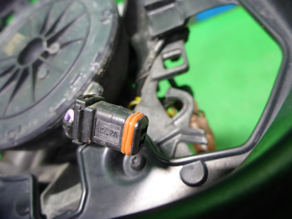 Зеркало правое электрическое