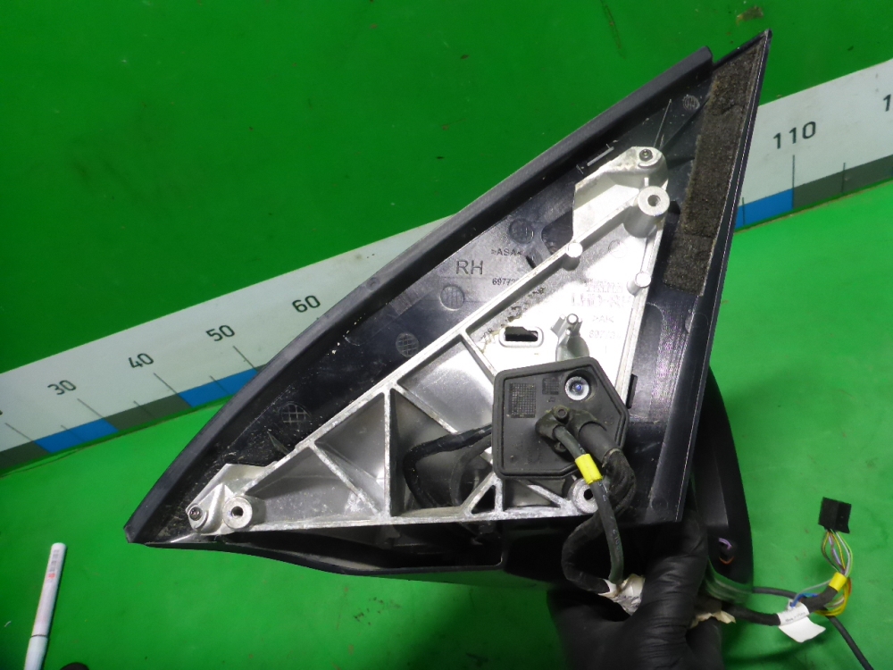 Зеркало правое электрическое