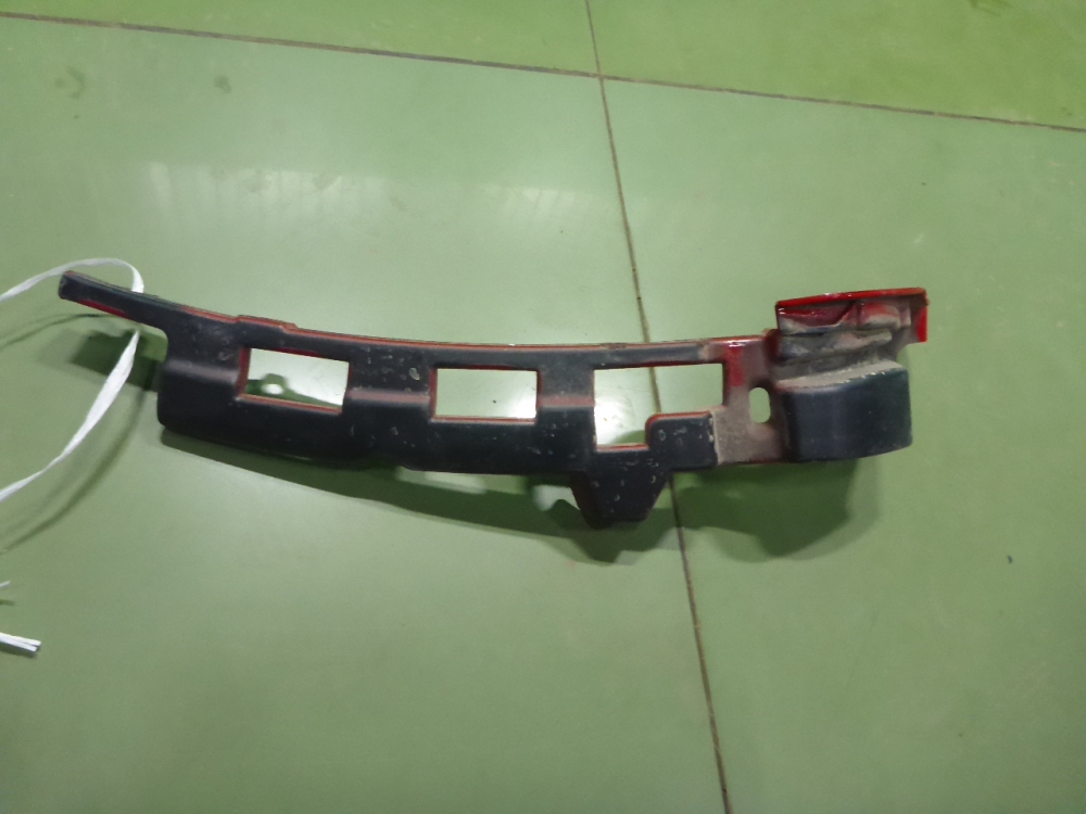 Кронштейн переднего бампера левый