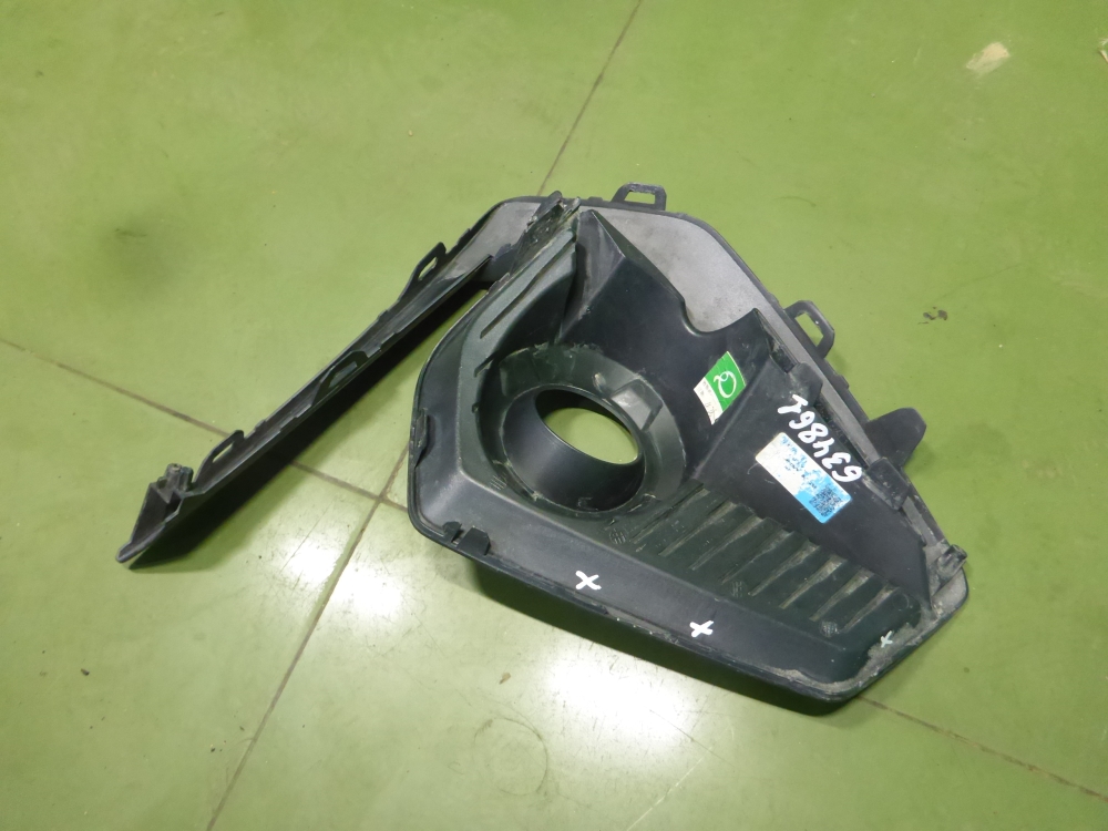 Рамка противотуманной фары левой