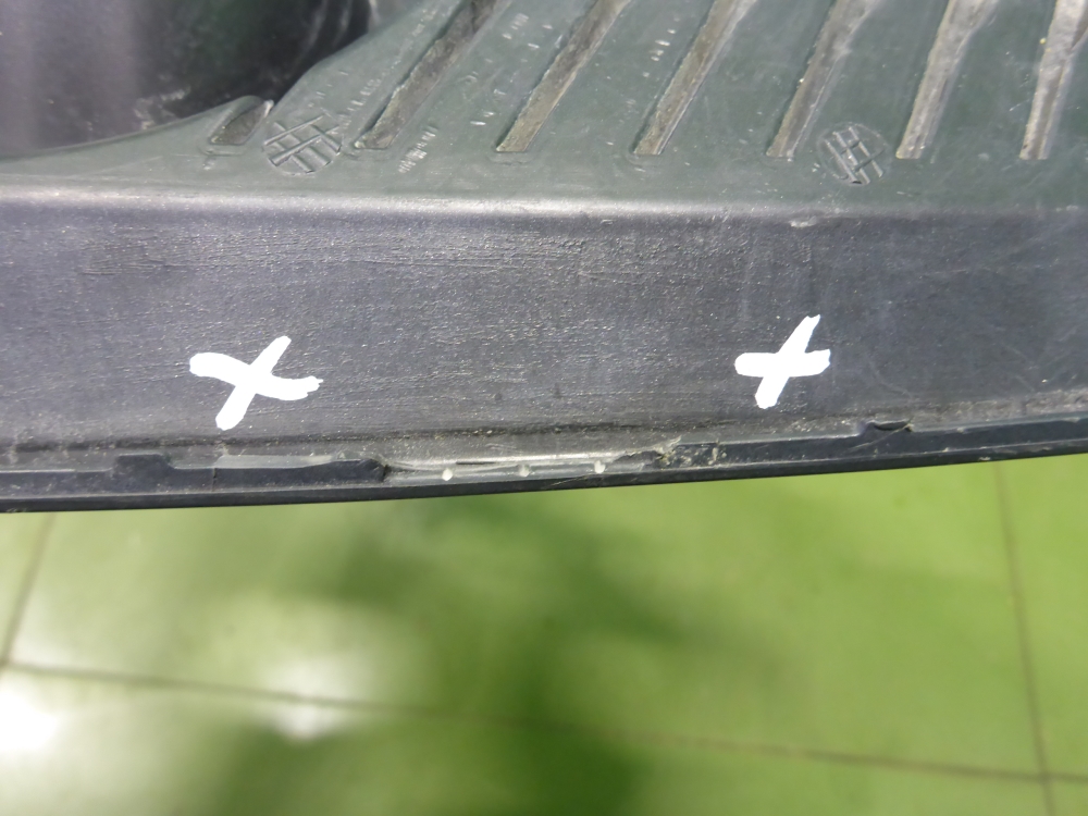 Рамка противотуманной фары левой