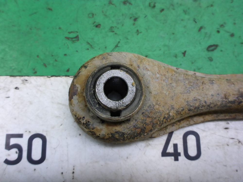 Тяга задняя нижняя