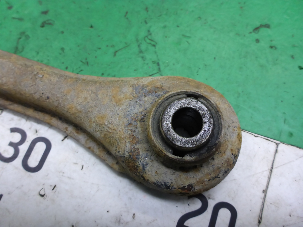 Тяга задняя нижняя