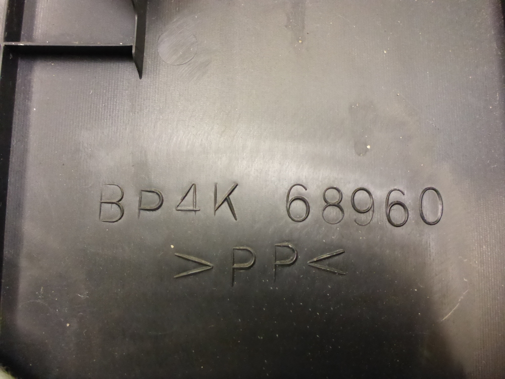 Обшивка двери багажника