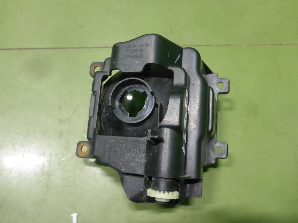 Фара противотуманная левая