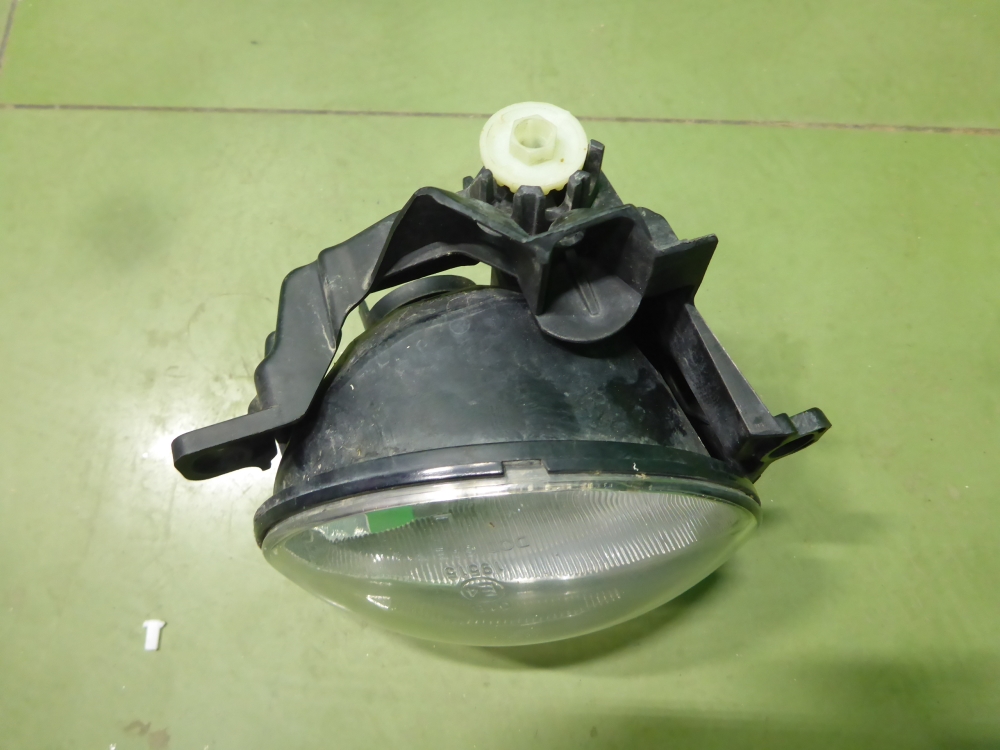 Фара противотуманная левая