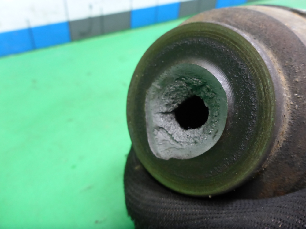 Полуось передняя левая