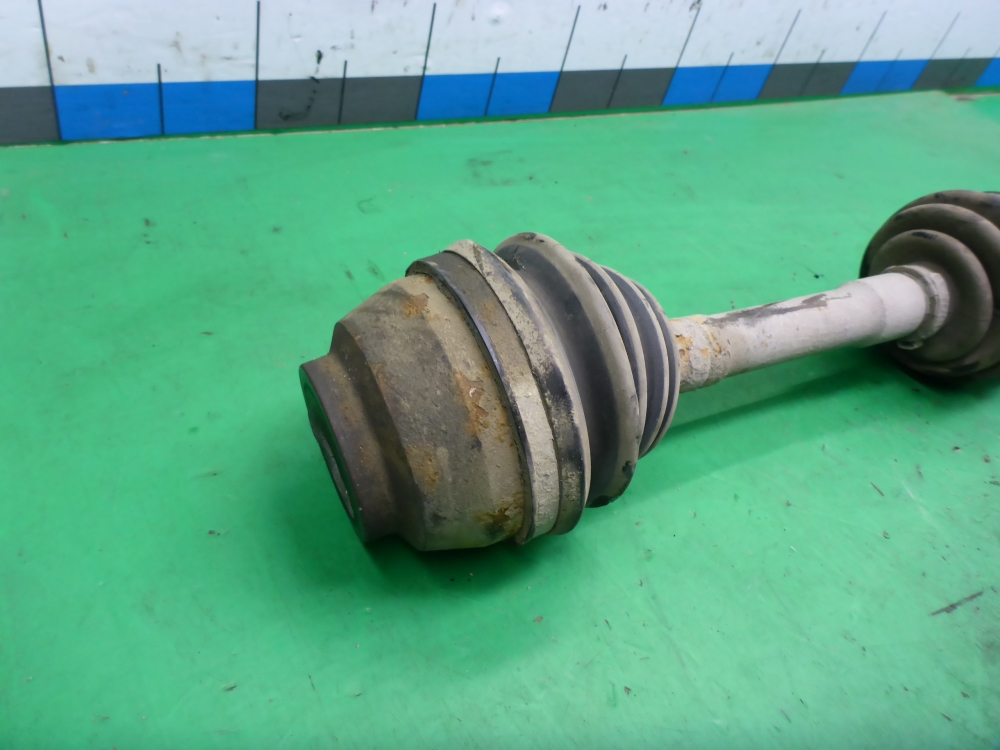 Полуось передняя левая