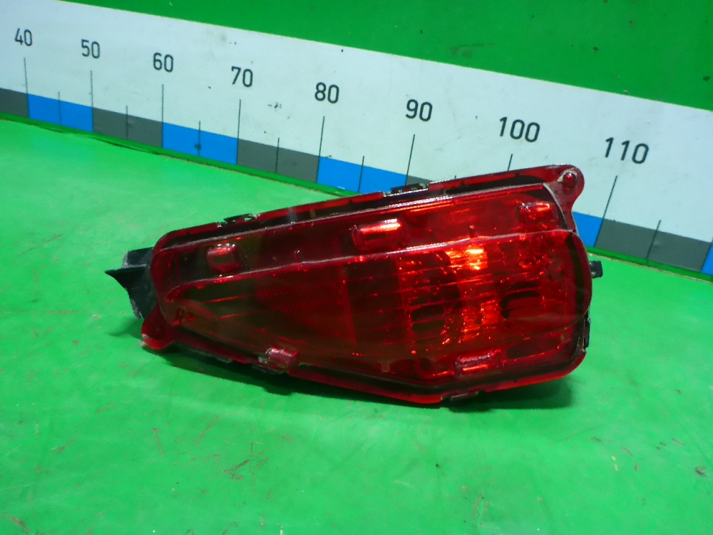 Фонарь задний в бампер правый