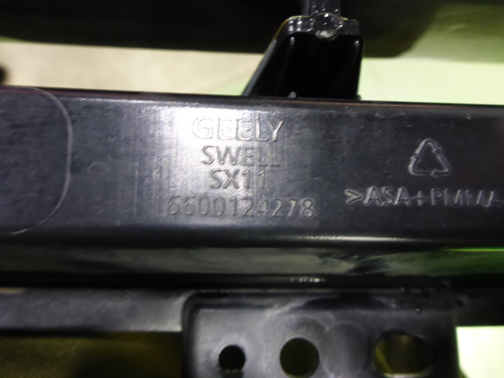 Решетка в бампер центральная