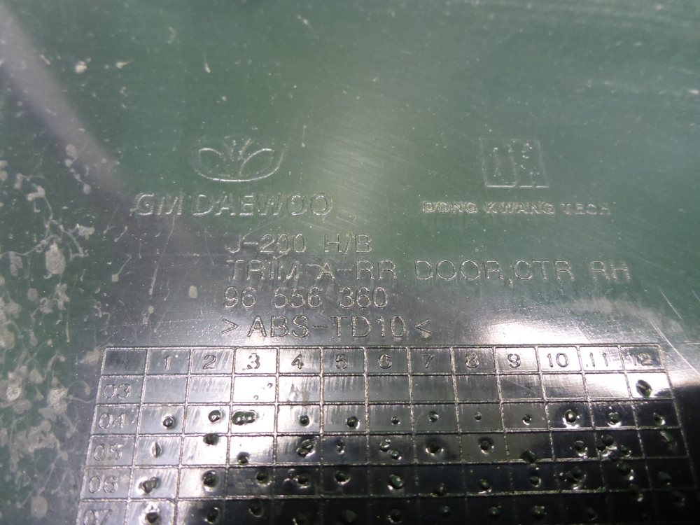 Обшивка двери задней правой