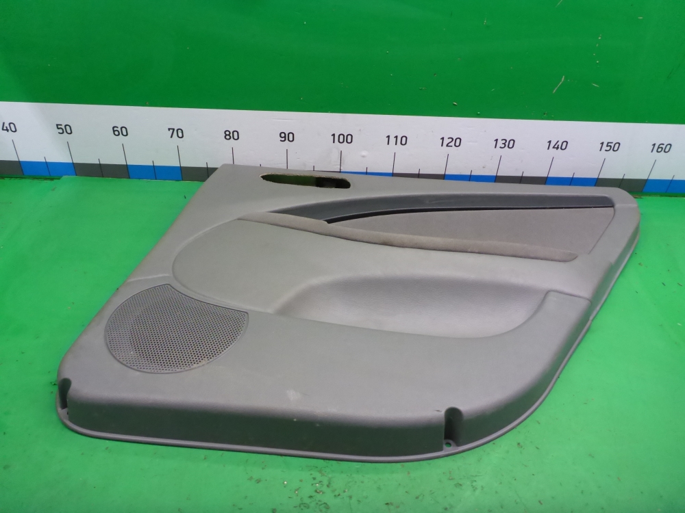Обшивка двери задней правой