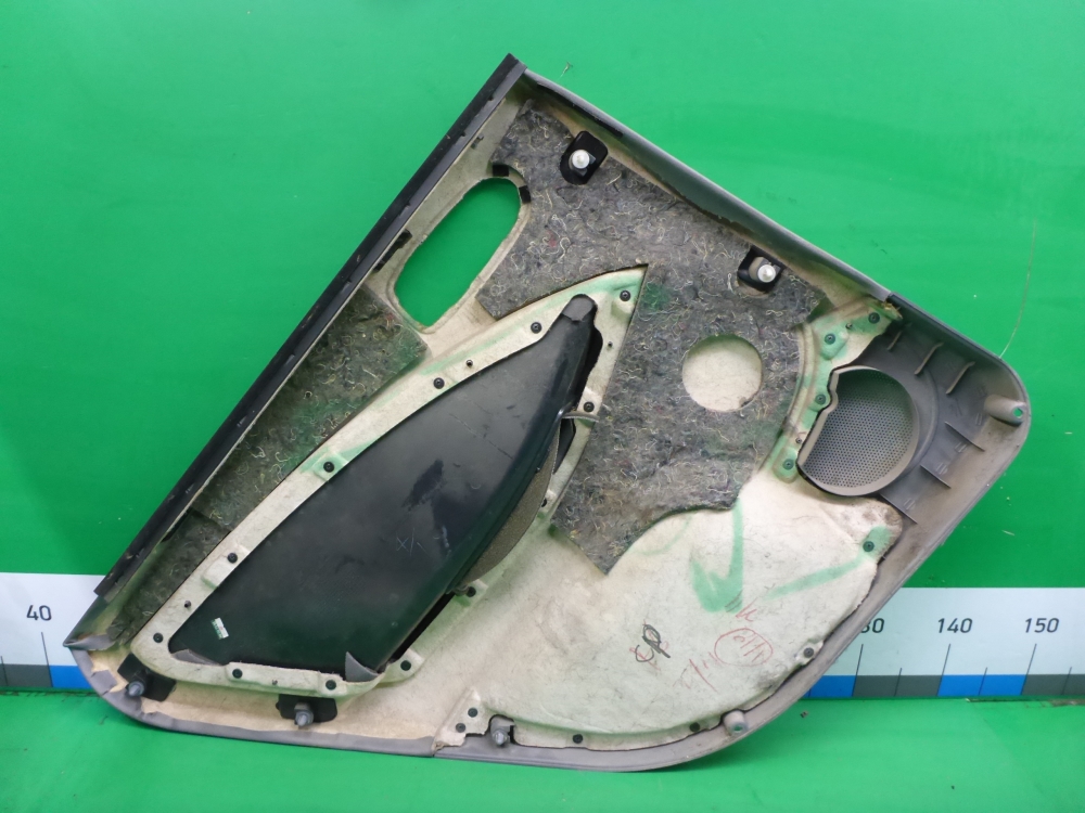 Обшивка двери задней правой