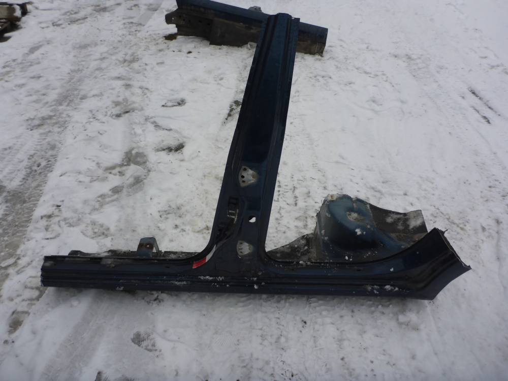 Порог со стойкой левый