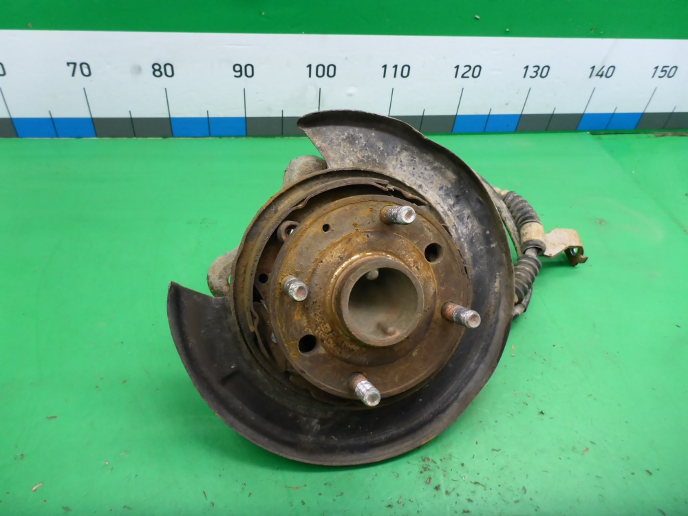 Кулак поворотный задний левый