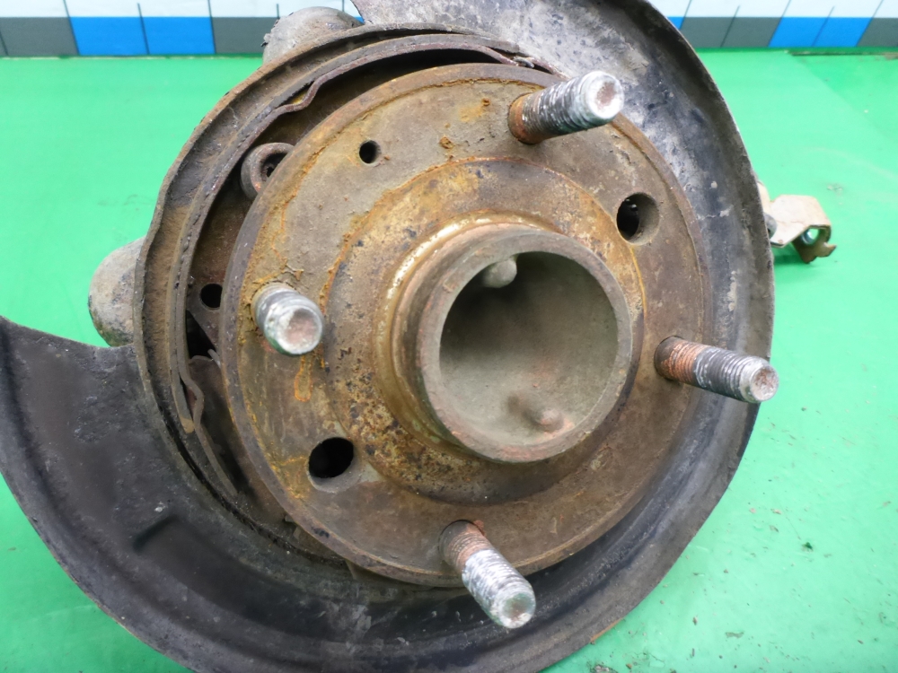 Кулак поворотный задний левый