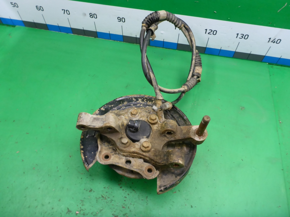 Кулак поворотный задний левый