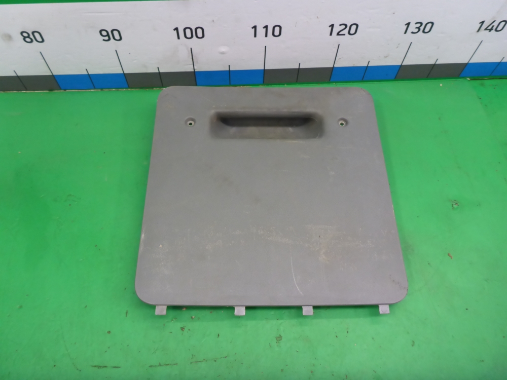 Обшивка двери багажника