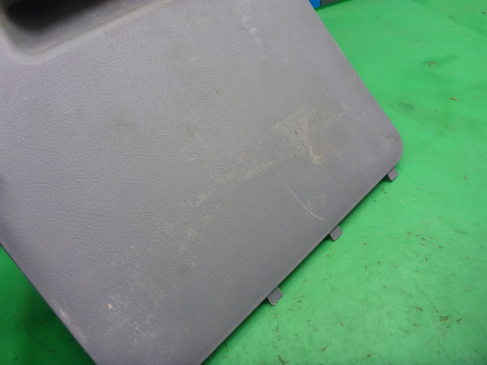 Обшивка двери багажника