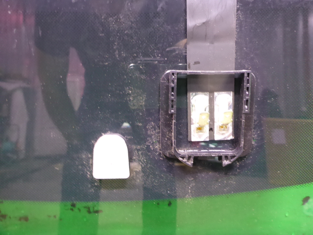 Стекло лобовое