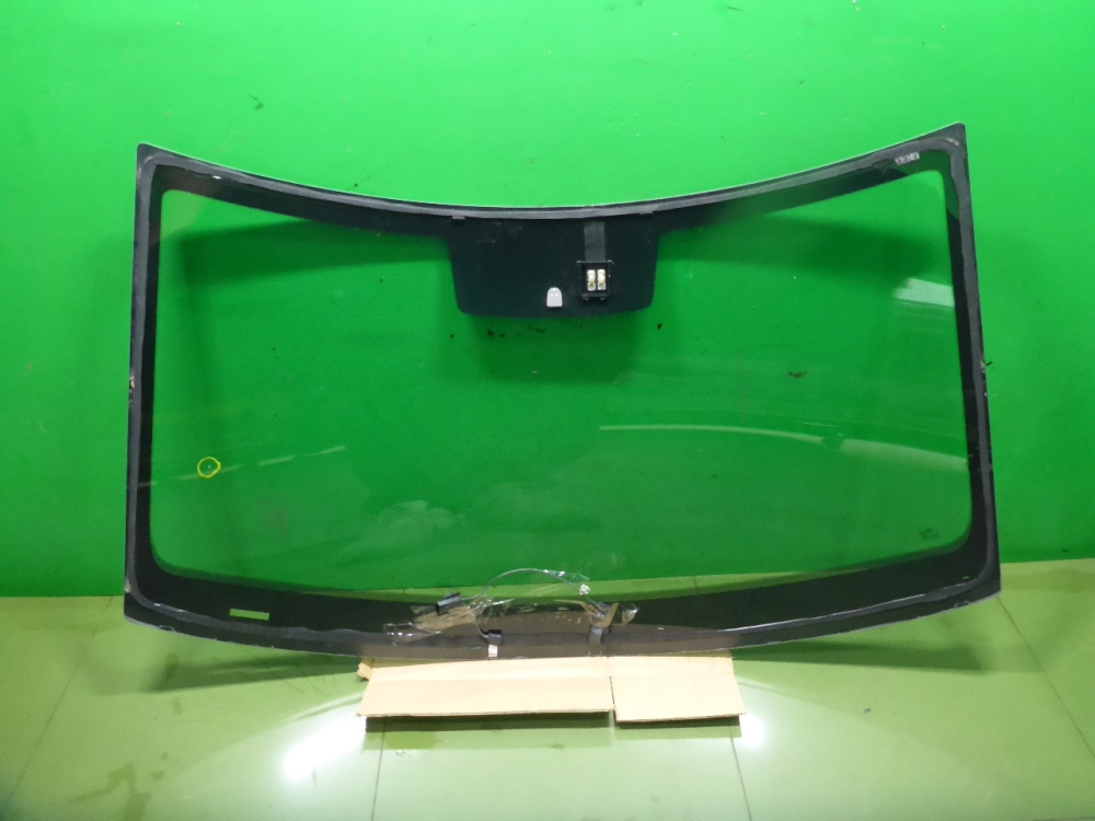 Стекло лобовое