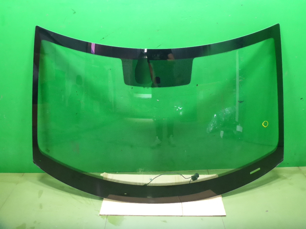 Стекло лобовое