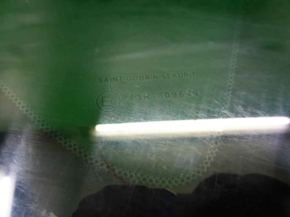 Стекло кузовное глухое правое
