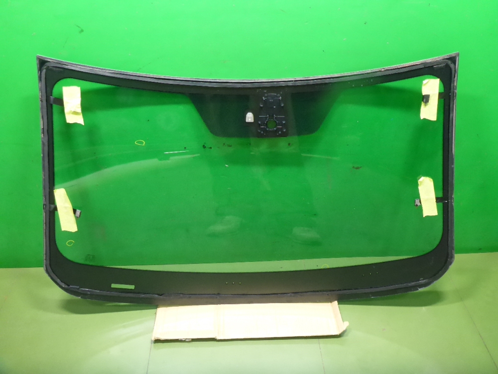 Стекло лобовое