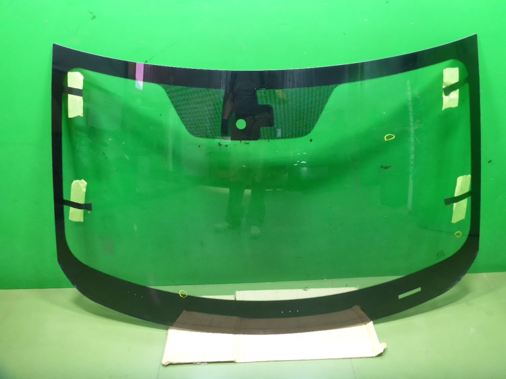 Стекло лобовое