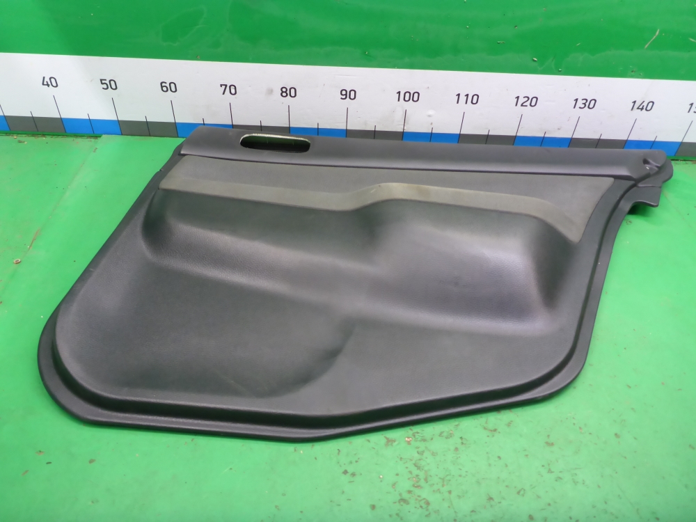 Обшивка двери задней правой