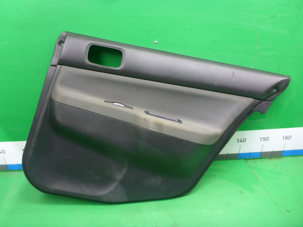 Обшивка двери задней правой