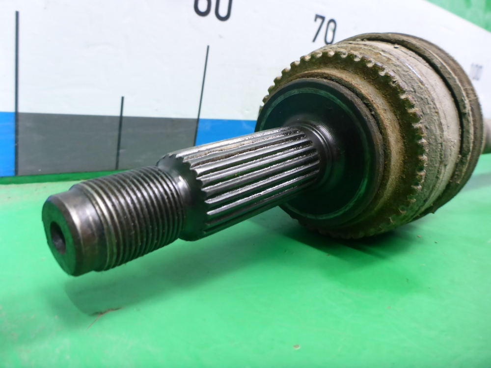 Полуось передняя правая