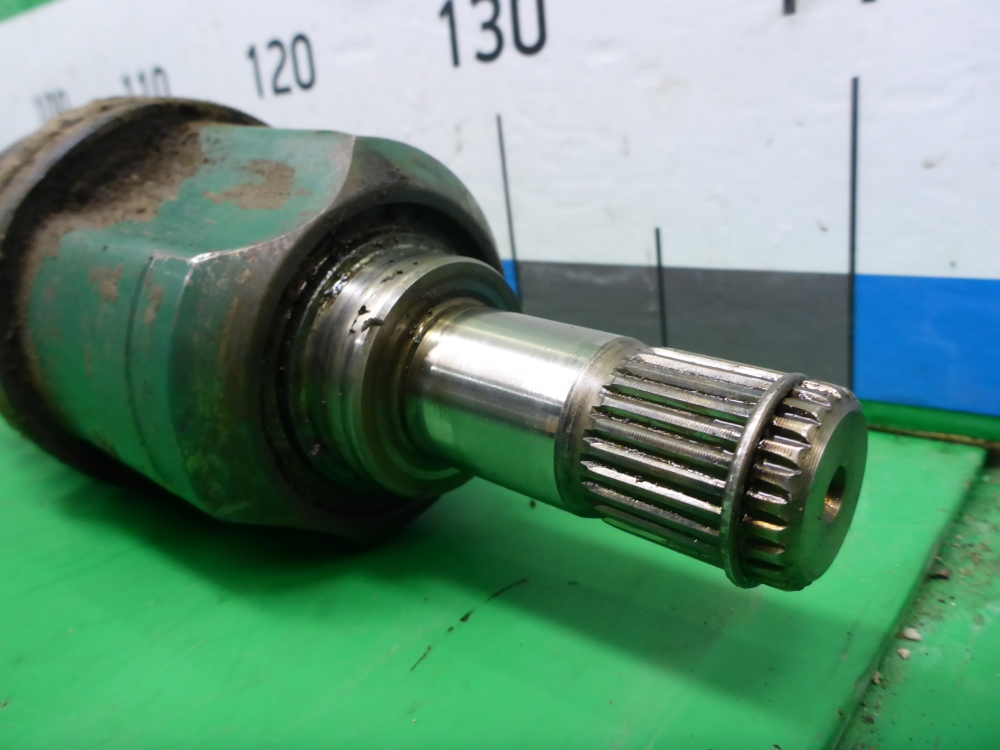 Полуось передняя правая